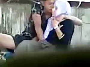 SEHR HOT COLLEGE GIR ...