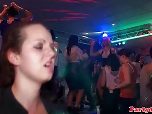 Emo trap in Keuschhe ...