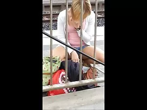 Brünette Kitty Mastu ...