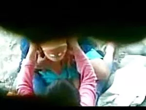 Kinky Brünette posie ...