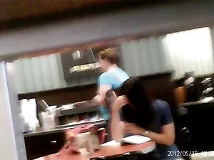 Hübsche Blonde Hausf ...