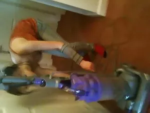 schreie mit zwei Män ...